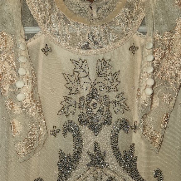 Beautiful hand beaded & lace w/open back dress. - Picture 5 of 17